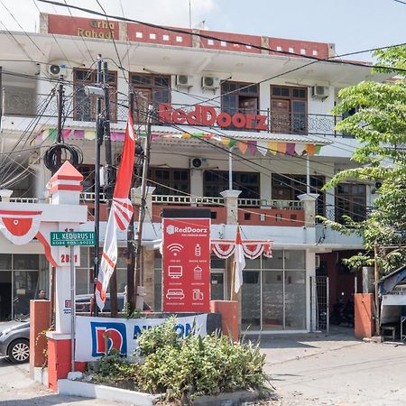 RedDoorz Plus @ Gunungsari Surabaya Kedurus Bagian luar foto
