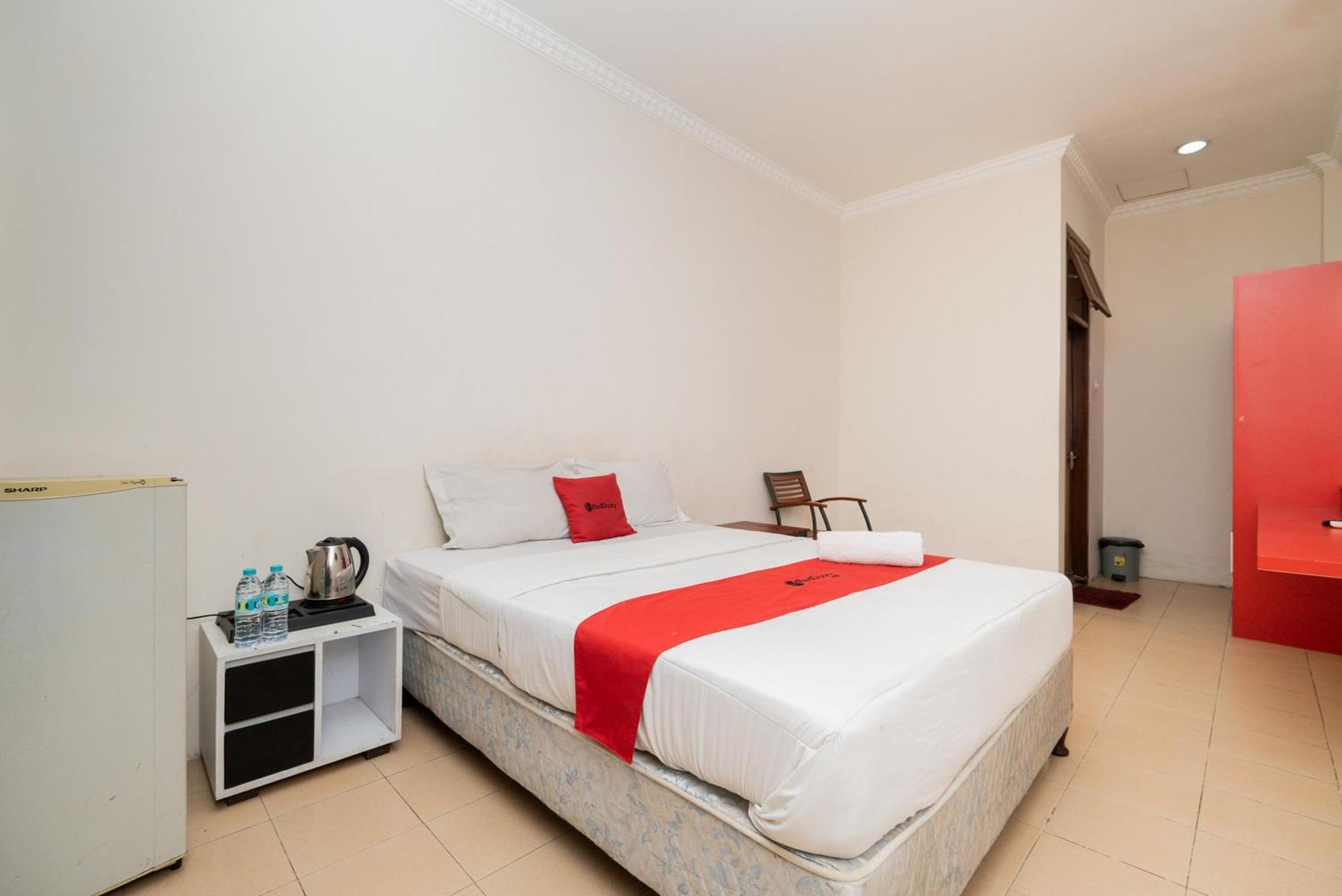 RedDoorz Plus @ Gunungsari Surabaya Kedurus Bagian luar foto