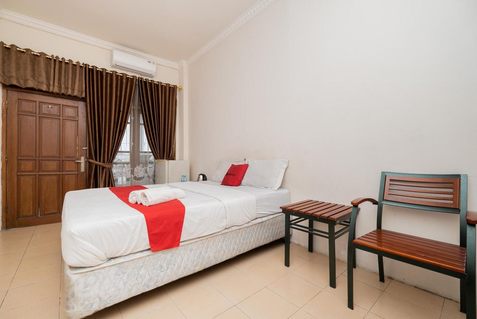 RedDoorz Plus @ Gunungsari Surabaya Kedurus Bagian luar foto