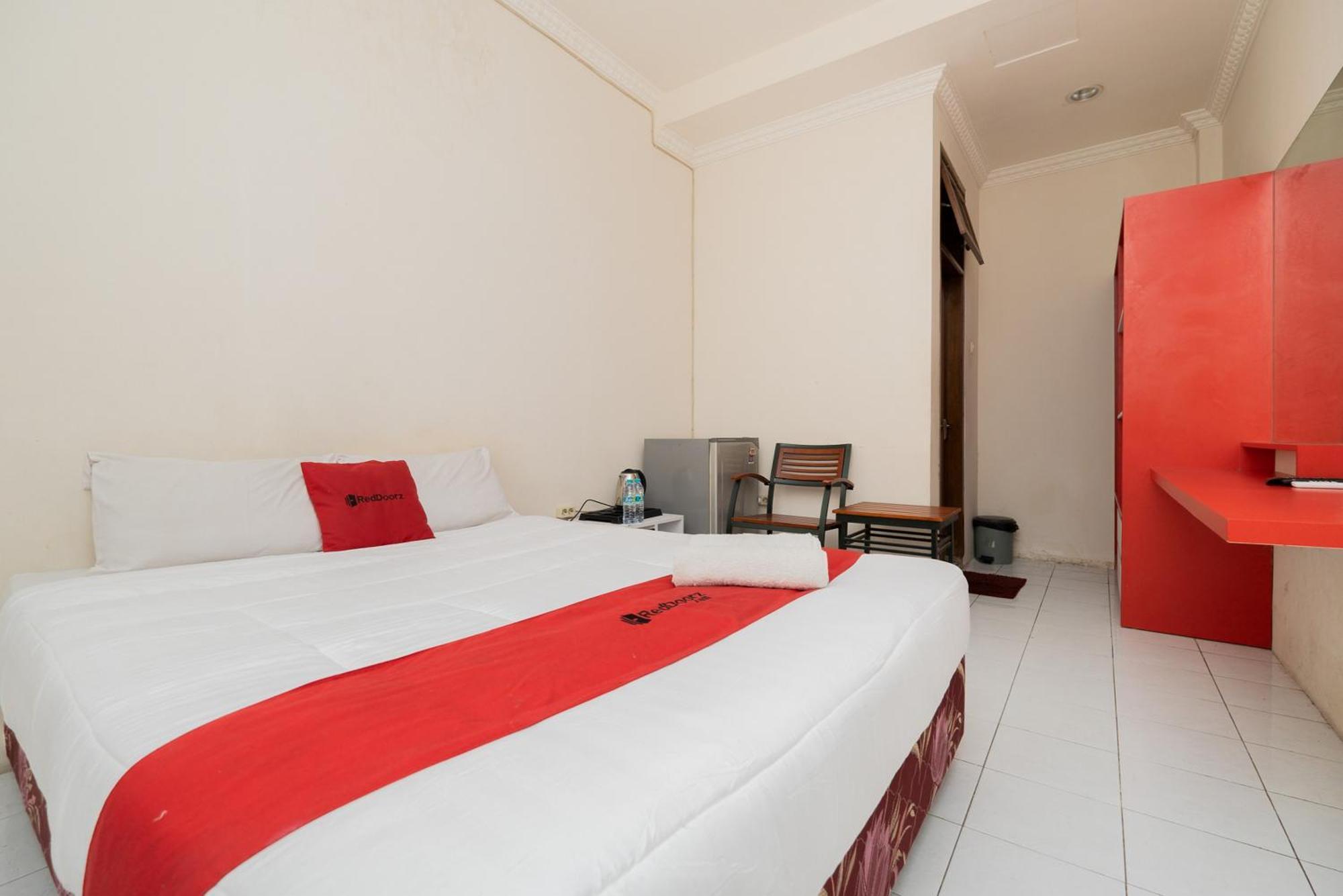 RedDoorz Plus @ Gunungsari Surabaya Kedurus Bagian luar foto