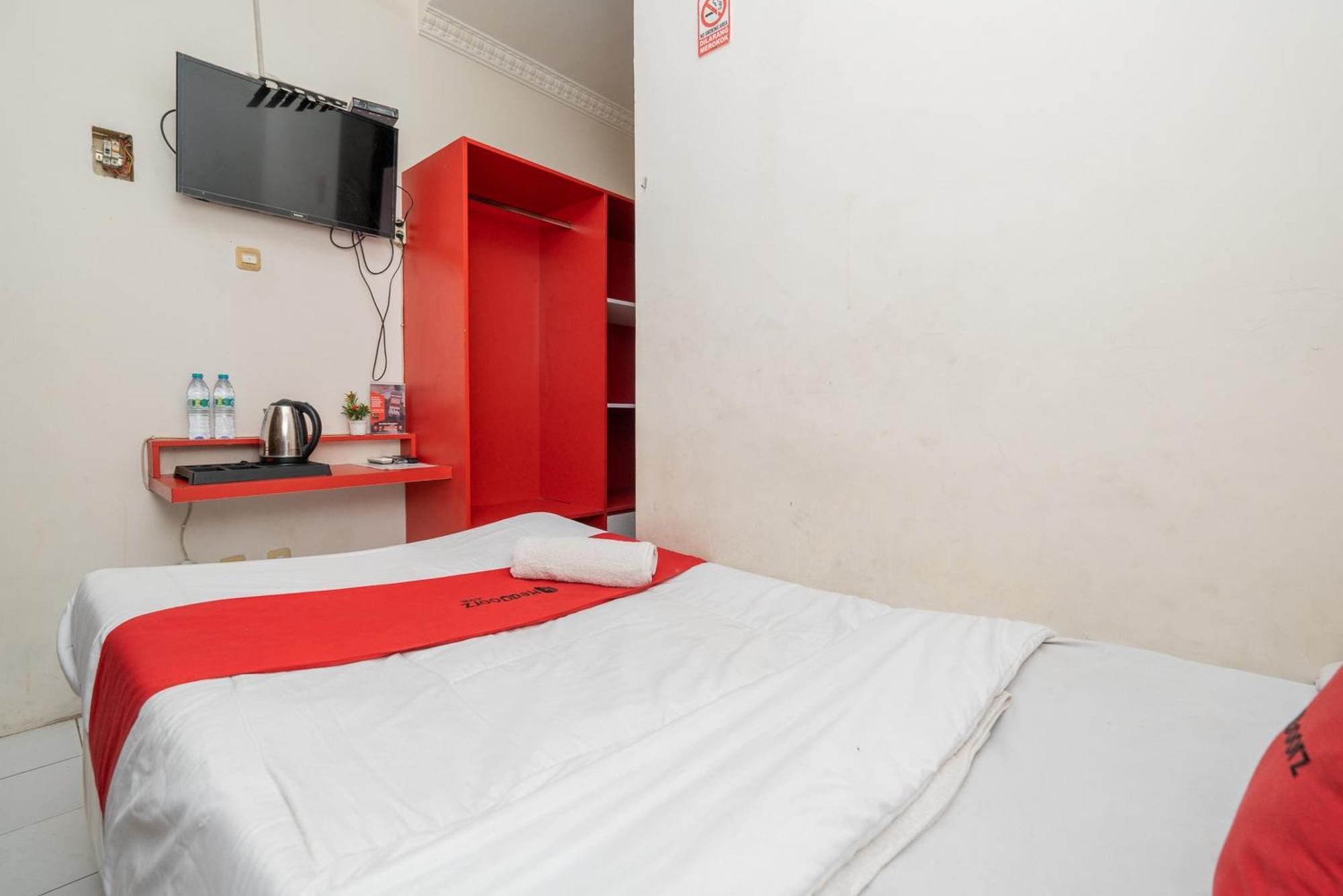 RedDoorz Plus @ Gunungsari Surabaya Kedurus Bagian luar foto