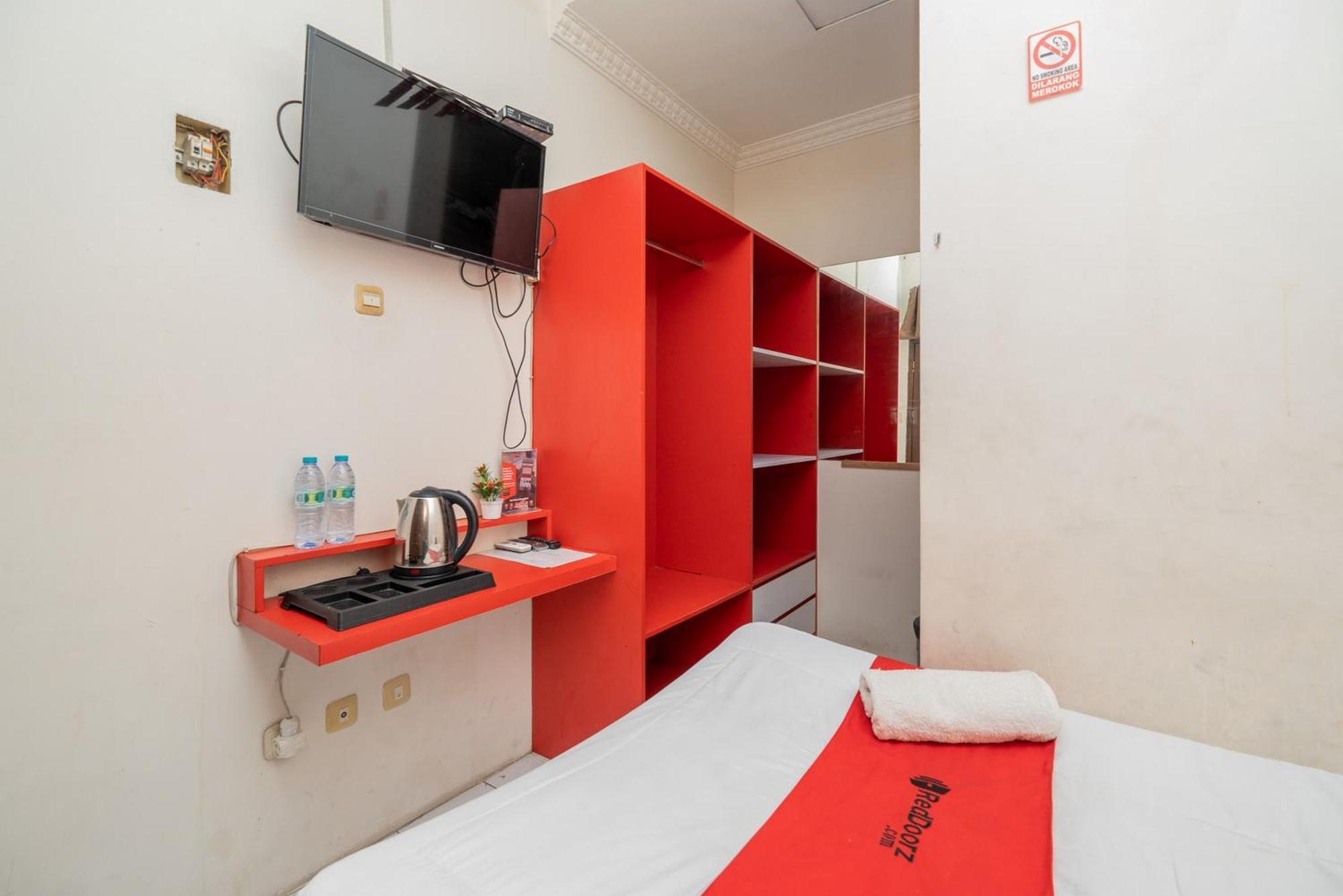 RedDoorz Plus @ Gunungsari Surabaya Kedurus Bagian luar foto
