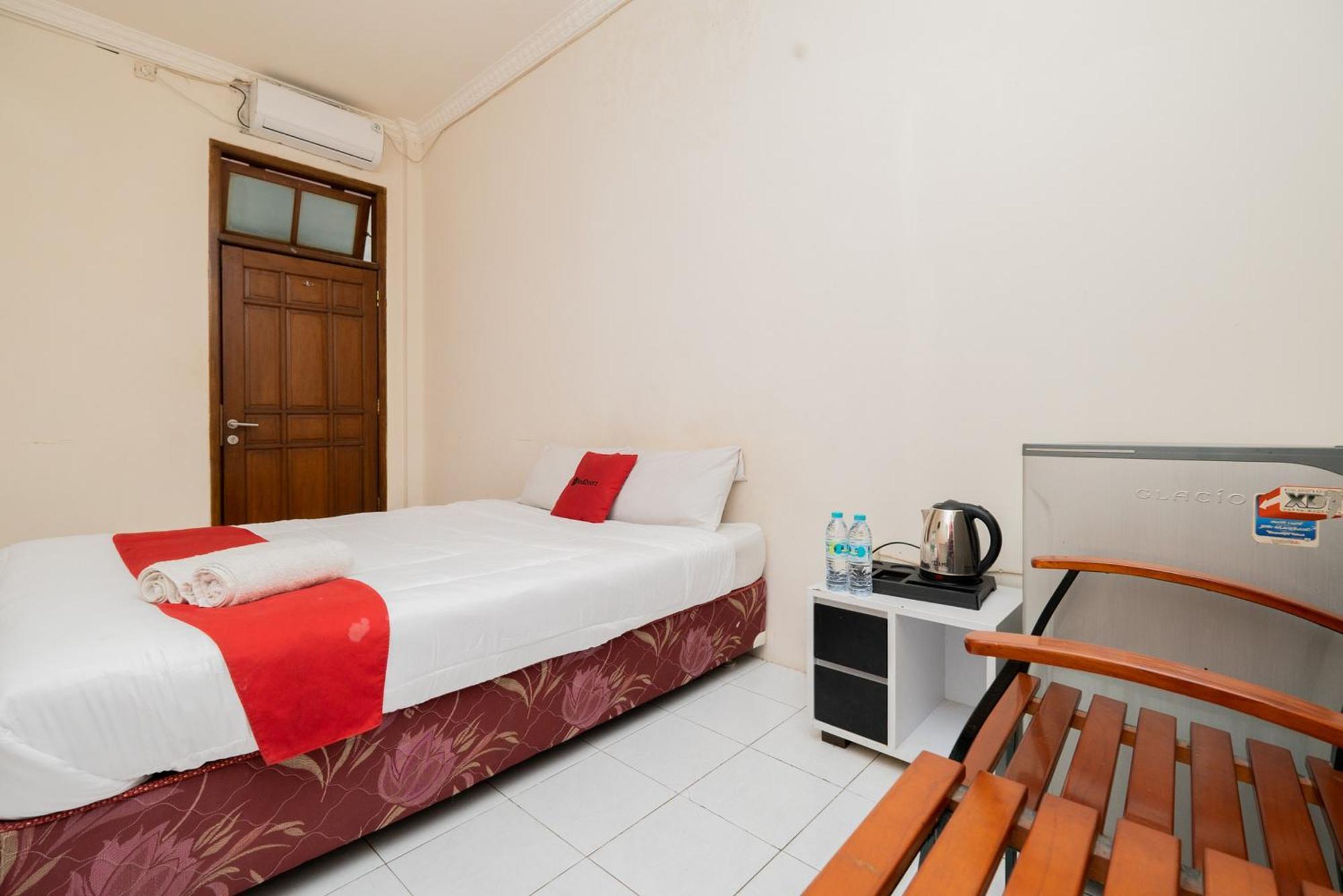 RedDoorz Plus @ Gunungsari Surabaya Kedurus Bagian luar foto