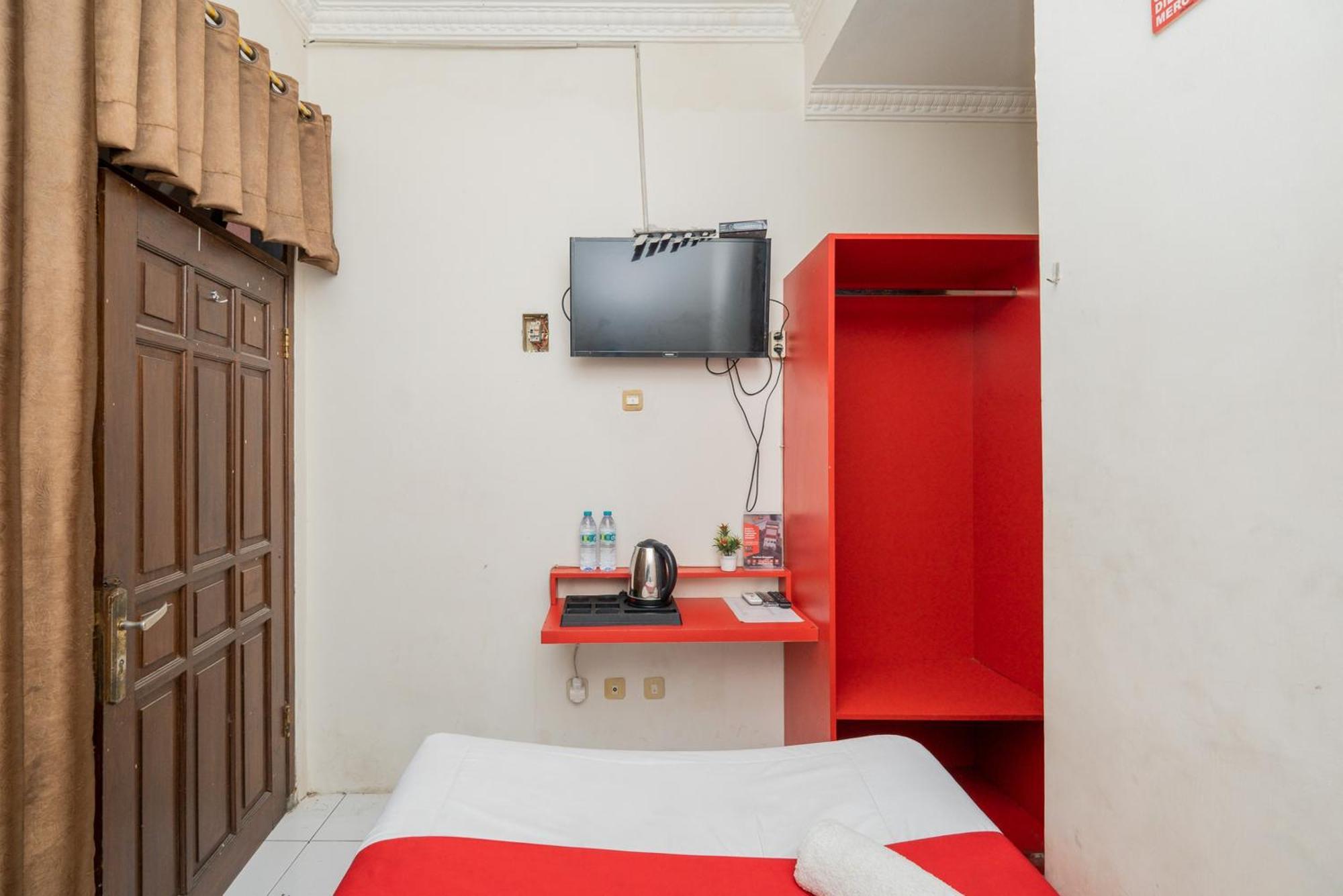 RedDoorz Plus @ Gunungsari Surabaya Kedurus Bagian luar foto